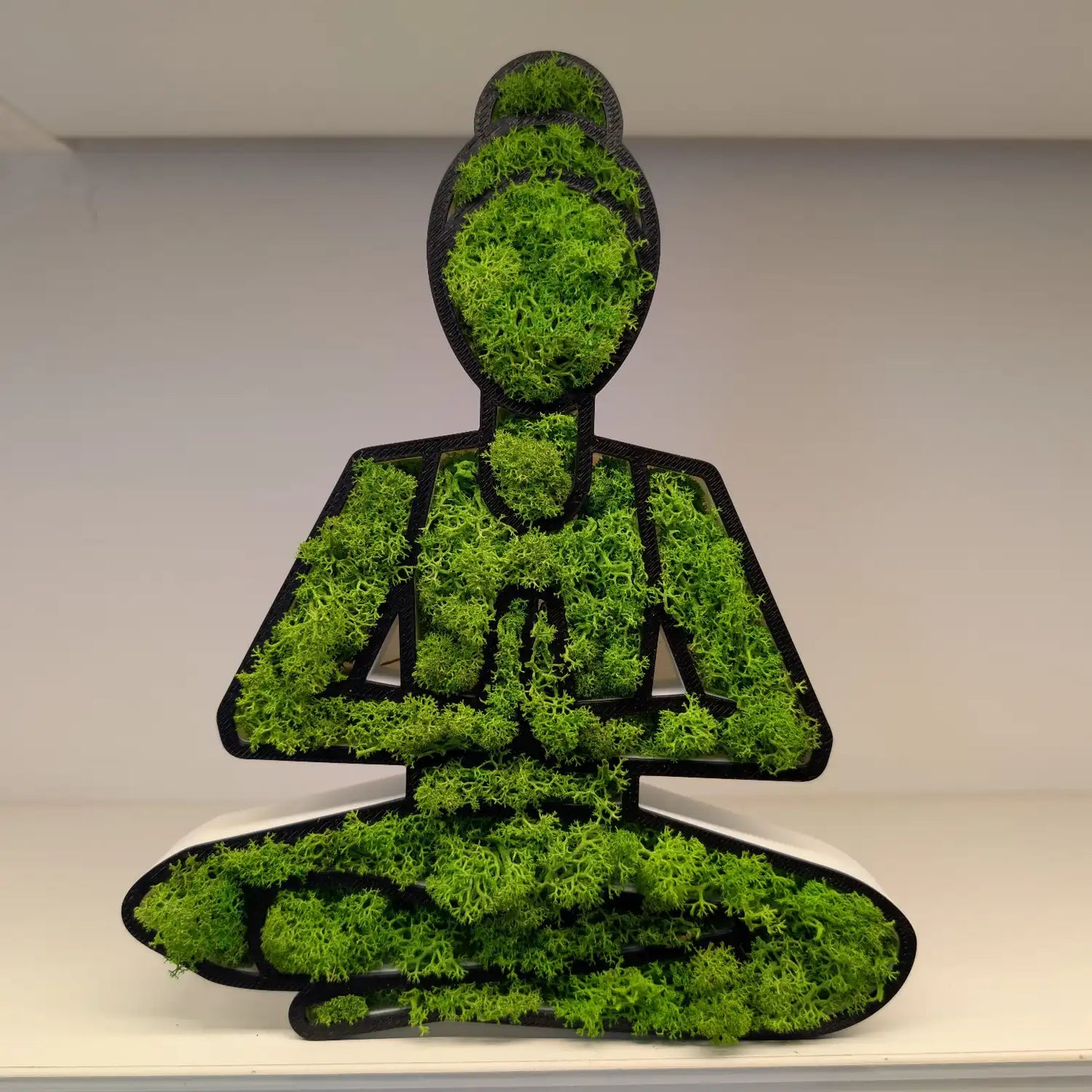 Yoga Statur gefüllt mit konservierten Islandmoos pflegeleichtes Geschenk