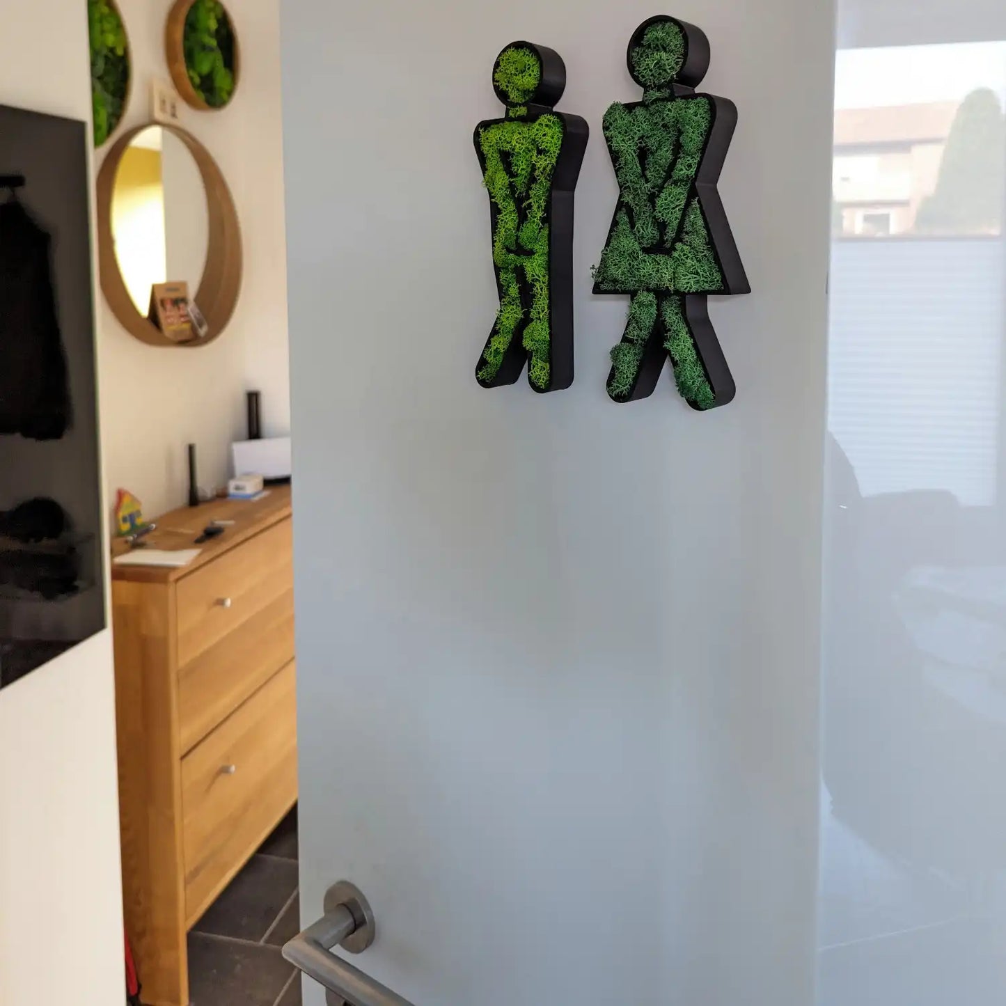 Türschild für Gäste-WC gefüllt mit Islandmoos