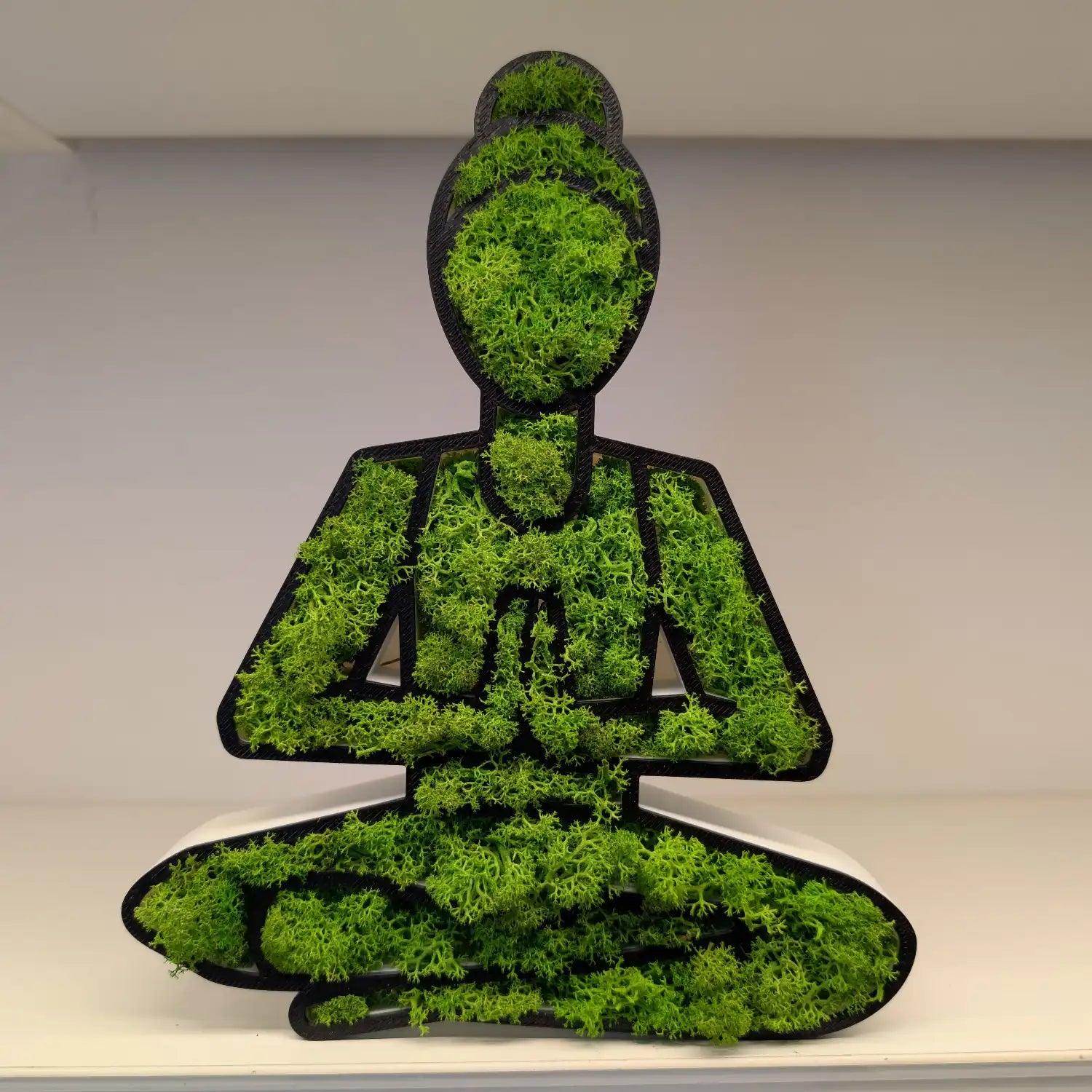 Yoga Statur gefüllt mit konservierten Islandmoos pflegeleichtes Geschenk