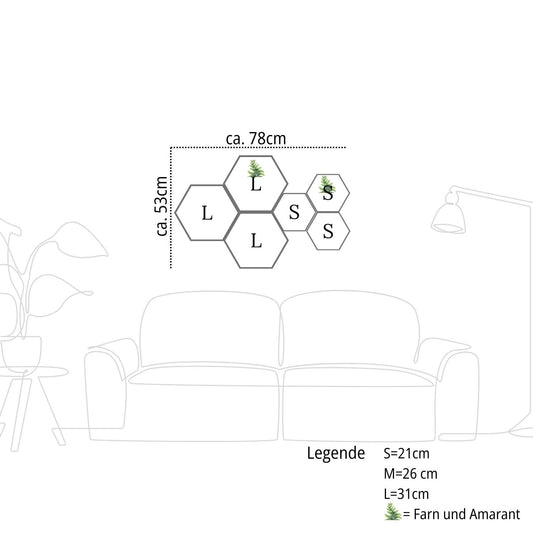 6-teiliges Moosbild Set Hexagon Mix aus Größen L und S in dynamischer Anordnung über einem Sofa – Moderne Wanddekoration handgefertigt von MoosSchmiede.
